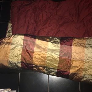 Reversible comforter bed skirt both reversible